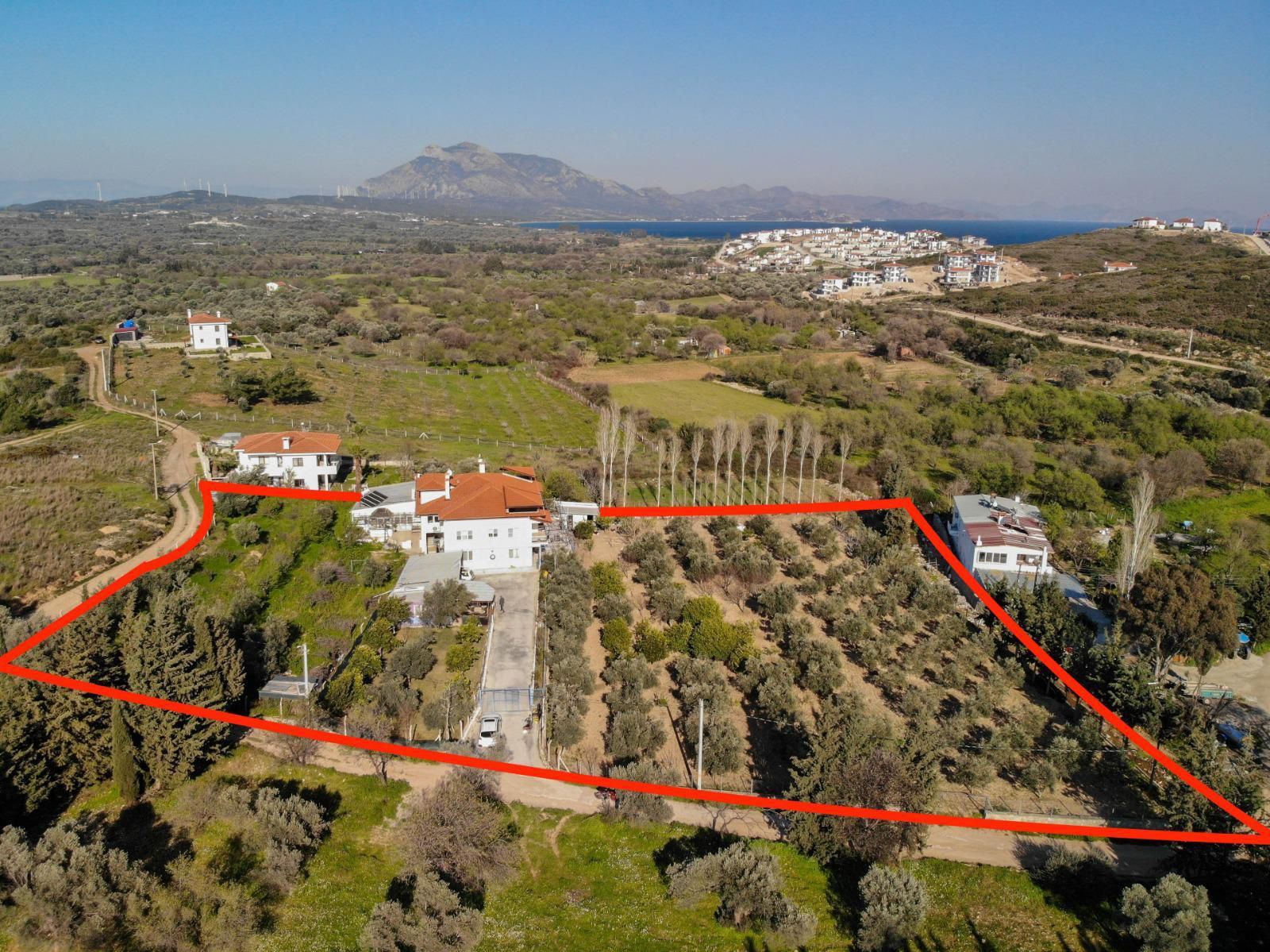 DATÇA'DA İÇİNDE APARTMAAN BULUNAN ARAZİ